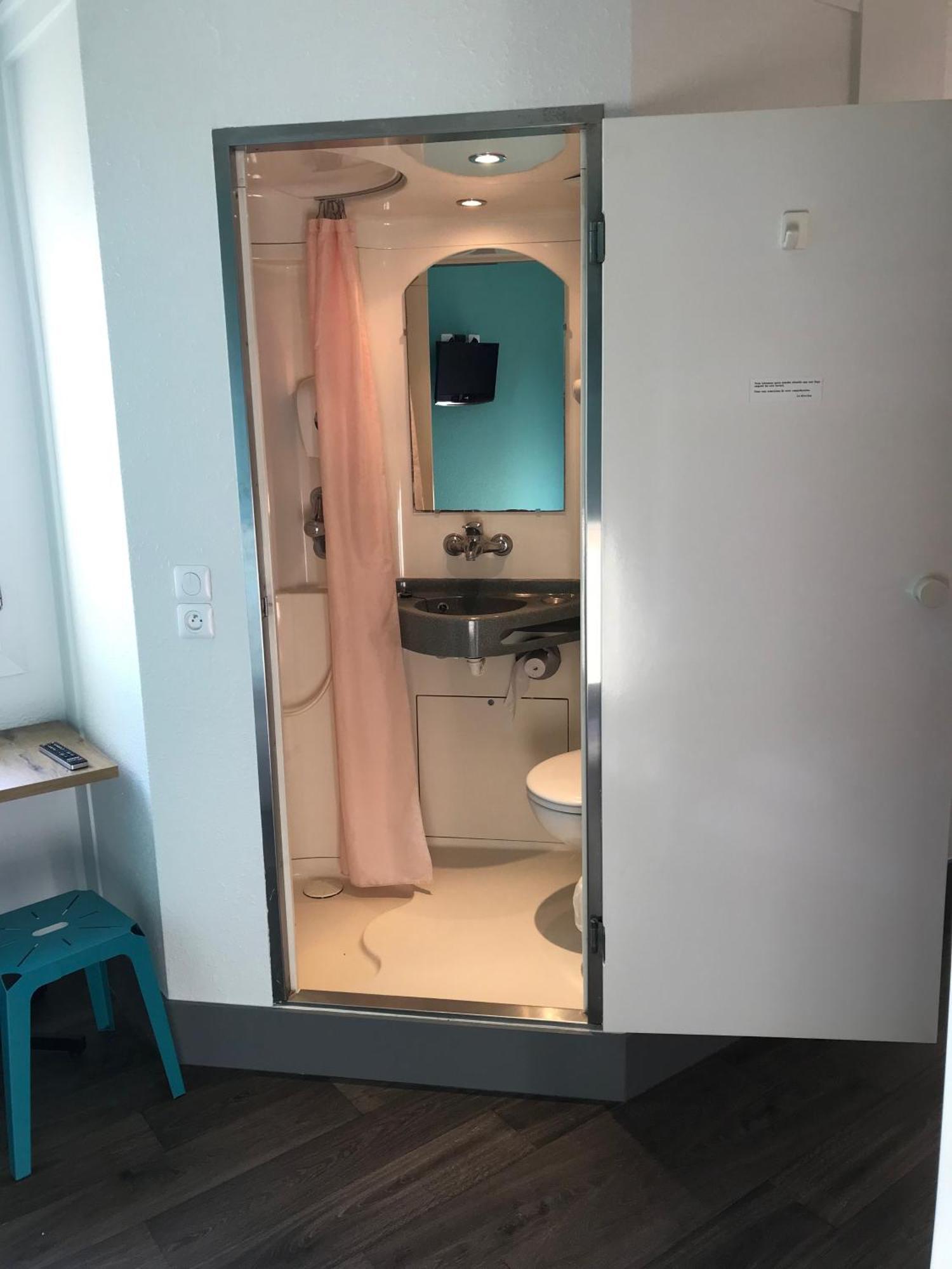 Hotelf1 Igny Massy Tgv Екстериор снимка